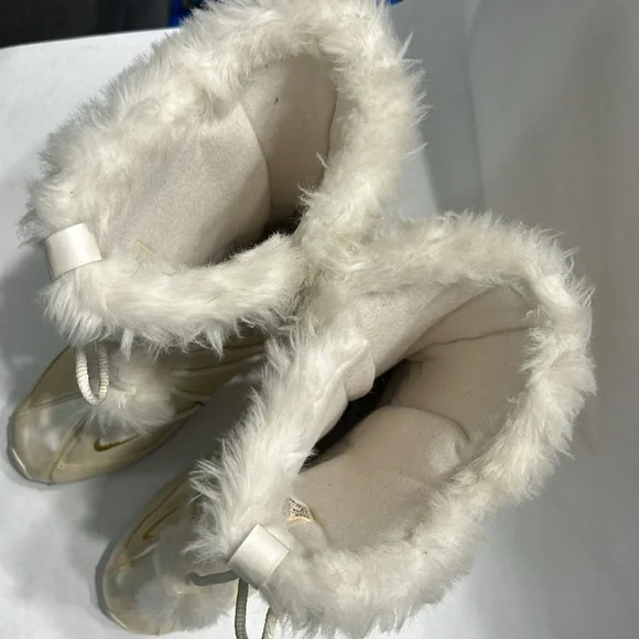 🔥SOLD🔥Nike Womens White/gold Faux Fur Trim Insulated Winter Boot Zip Pom Pom Tie - Picture 8 of 14